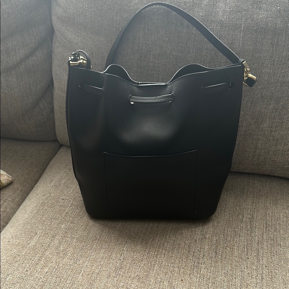 Michael Kors Black Shoulder Bag Sleek Design - Picture 2 of 6